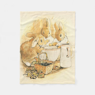 Kaninchen und Milchpudding von Beatrix Potter Fleecedecke