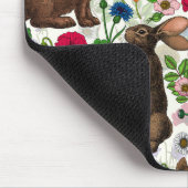Kaninchen und Wildblumen Mousepad (Ecke)