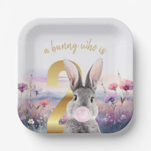 Kaninchen zweiter Geburtstag bläst rosa Kaugummi Pappteller