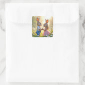 Kaninchenromane auf einem dunklen Feld Quadratischer Aufkleber (Tasche)