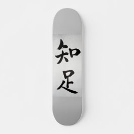 Kanjis chinos en medio de fondo gris skateboard
