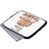 Kann dein Kaffee stärker sein als dein Kleinkind? Laptopschutzhülle (Vorne Knopf)