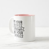 Kann dein Kaffee stärker sein als dein Kleinkind? Zweifarbige Tasse (Vorderseite Links)