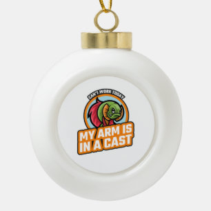 Kann heute nicht arbeiten, mein Arm ist in einer K Keramik Kugel-Ornament
