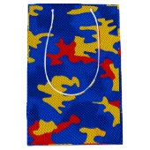 Kansas Blue Red Yellow Vibrant Camo Pattern Mittlere Geschenktüte (Vorderseite)