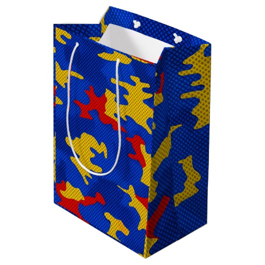 Kansas Blue Red Yellow Vibrant Camo Pattern Mittlere Geschenktüte (Rückseite Schrägansicht)