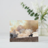 Kansas Rancher startet eine kontrollierte Verbrenn Postkarte (Stehend Vorderseite)