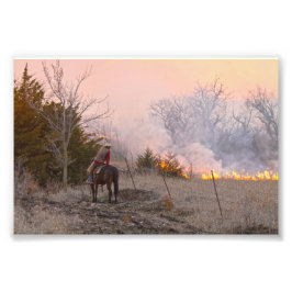 Kansas Rancher Watching a Controlled Prairie Burn Fotodruck