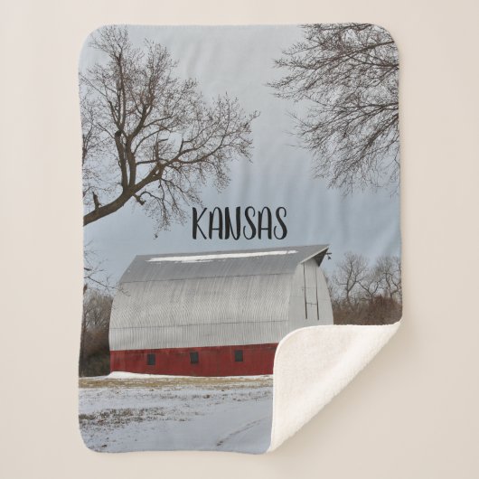 Kansas Red Barn mit Schnee Sherpadecke (Vorderseite)