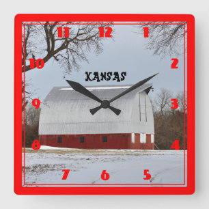 Kansas Red Barn Quadratische Wanduhr