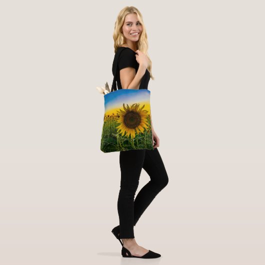 Kansas-Sonnenblume-Feld Tasche (Am Model)