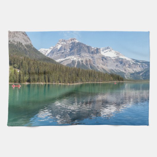 Kanu am berühmten Emerald Lake - Yoho NP, Kanada Geschirrtuch (Horizontal)