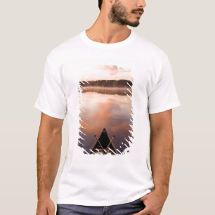 Kanu-Erholungen am Ufer des Pawtuckaway Lake T-Shirt