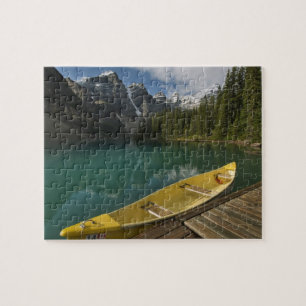 Kanu geparkt an einem Dock am Moraine Lake, Banff Puzzle