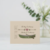 Kanu + Pfeile mit Herz rustikal Save the Date Ankündigungspostkarte (Stehend Vorderseite)