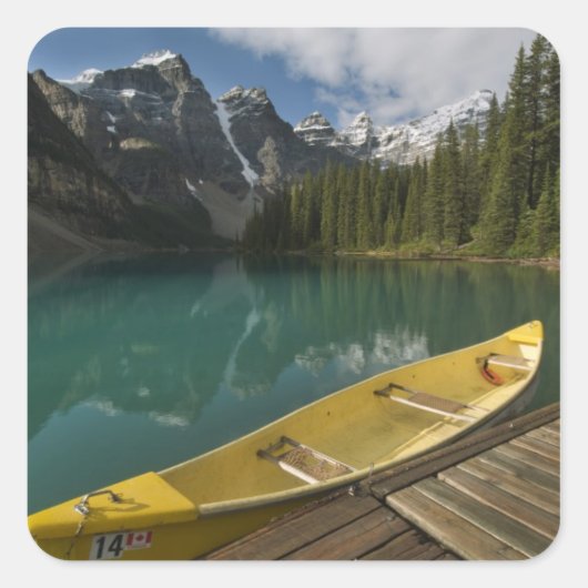 Kanufahren parkt an einer Anlegestelle am Moraine Quadratischer Aufkleber (Vorderseite)