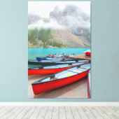 Kanus am Moraine-See Leinwanddruck (Insitu (Holzboden))
