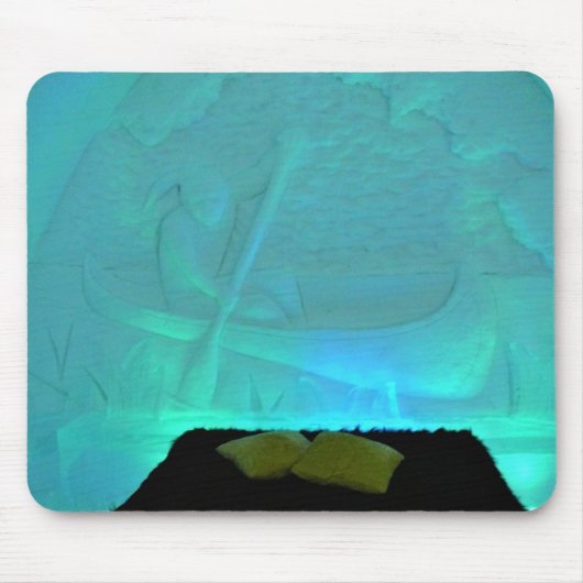 Kanuzimmer im Hotel de Glace, Quebec, Kanada Mousepad (Vorne)