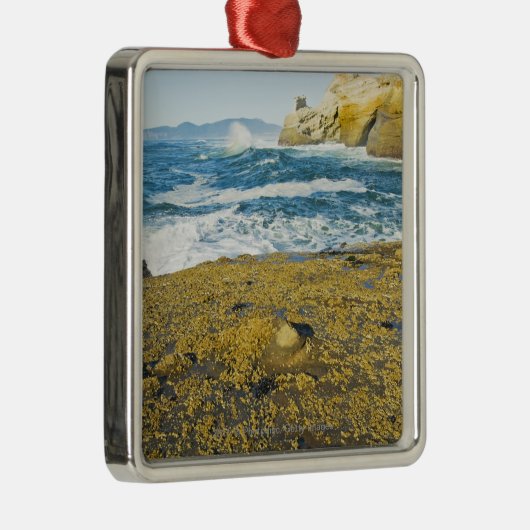 Kap Kiwanda und der Pazifische Ozean Ornament Aus Metall (Rechts)