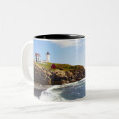 Kap Neddick "Klumpen-" Leuchtturm in Maine Zweifarbige Tasse (Vorderseite Links)