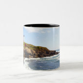 Kap Neddick "Klumpen-" Leuchtturm in Maine Zweifarbige Tasse (Mittel)