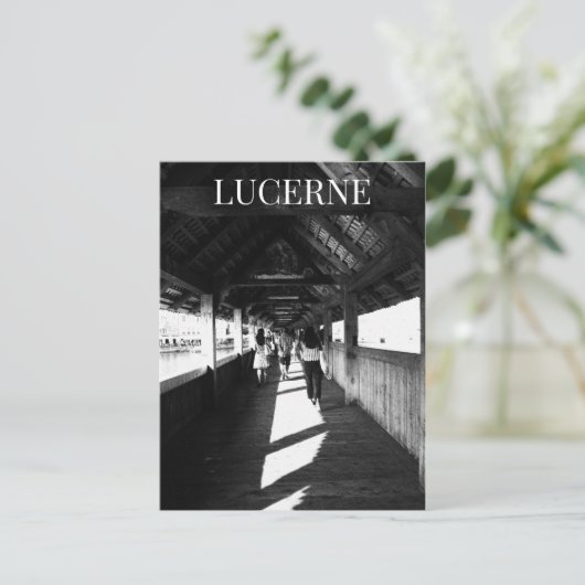 Kapellbrücke Luzern + Touristen Schweiz BW Postkarte (Stehend Vorderseite)