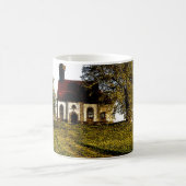 Kapelle auf dem Hügel Kaffeetasse (Mittel)