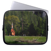 Kapelle bei Yosemite Laptopschutzhülle (Vorderseite)
