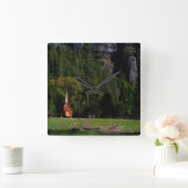 Kapelle bei Yosemite Quadratische Wanduhr (Zuhause)