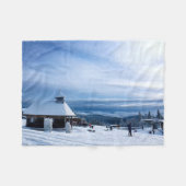 Kapelle im Alpenschnee Fleecedecke (Vorderseite (Horizontal))