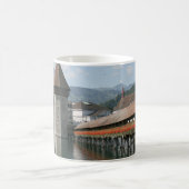 Kapellen-Brücke, Luzerne, die Schweiz Kaffeetasse (Mittel)