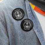 Kapitän des Anchor-Bootes Name Black<br><div class="desc">Schwarz-Weiß-Anker und Ihr Personalisierter Schiffsname und Ihr eigener Captain-Rank-Button.</div>