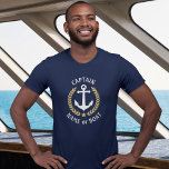 Kapitän Ihr Boot Name Anchor Gold Laurel T-Shirt<br><div class="desc">Ein eigens entworfener nautischer Bootsanker,  Goldstar-Blätter und ein Goldstar mit Captain-Rang oder einem anderen Titel und Dein Personalisierter Name oder Boat Name auf einem marineblauen T - Shirt. Macht ein großartiges Geschenk.</div>