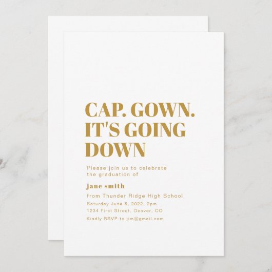 Kappe. Gown. Es geht um die Einladung zum Abschlus (Vorne/Hinten)