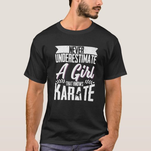 Karate Black Belt Gi Uniform nie unterschätzen T-Shirt (Vorderseite)