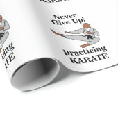 Karate Black Belt verzichten niemals auf Kampfkuns Geschenkpapier (Rolleneckpunkt)