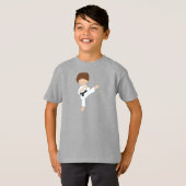 Karate Boy, Niedlicher Junge, braune Haare, schwar T-Shirt (Vorne ganz)