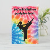 Karate Girl Birthday Party Krawatte Dye Rainbow Einladung (Stehend Vorderseite)