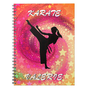 Karate Girl Kick Stars und Wirbel Retro Notizblock