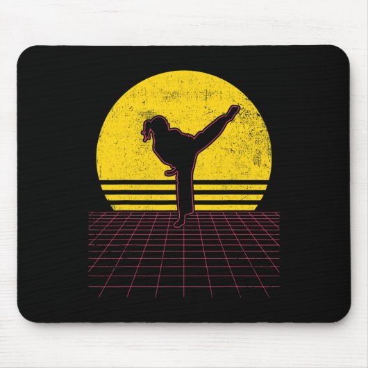 Karate Girl Vintage Mousepad (Vorne)