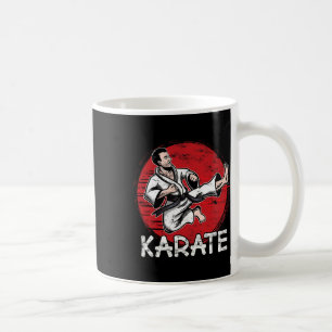 Karate Grunge Design Man macht Jump Kick für Karat Kaffeetasse