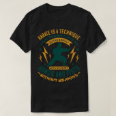 Karate ist eine Technik, um ihn zu verteidigen T-Shirt (Design vorne)