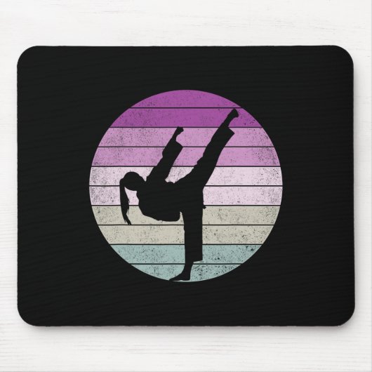 Karate-Mädchen, das Kampfsport sagt Mousepad (Vorne)