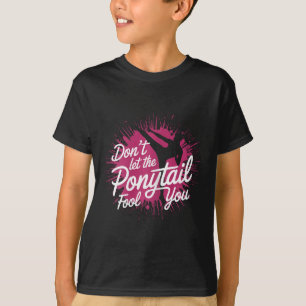 Karate-Mädchen Selbstbewusstsein mit Kick T-Shirt