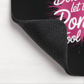 Karate-Mädchen Selbstvertrauen Mit Tritt Mousepad (Ecke)