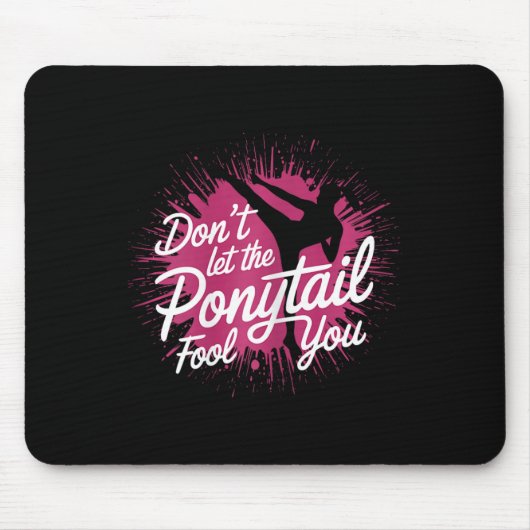 Karate-Mädchen Selbstvertrauen Mit Tritt Mousepad (Vorne)