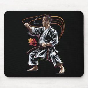 Karate Master in Aktion für Kampfkunstfans Mousepad