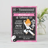 Karate Party Red Hair Girl Kindergeburtstag Party Einladung (Stehend Vorderseite)