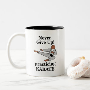 Karate Schwarzgurt Gib Nie Auf Kampfsport Zweifarbige Tasse