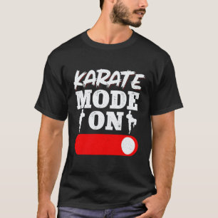 Karate-Schwarzgürtel-Gi-Uniform Karate-Modus aktiv T-Shirt
